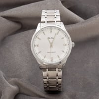 ساعة رجالية باللون الفضي