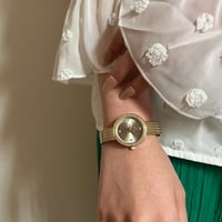 ساعة نسائية حصير باللون الذهبي ميناء رصاصي