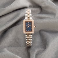 ساعة نسائية باللونين الفضي والنحاسي