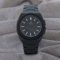 ساعة كربون تتميز بخفتها باللون اخضر غامق زيتي و تف...