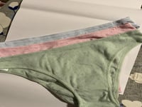 مجموعة بانتي مخرمة بألوان لطيفة! مقاس ميديم