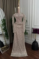 فستان سهرة فخم باللون البيج بتطريز فاخر