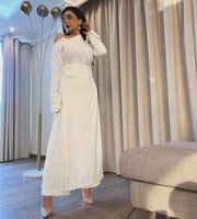 فستان ابيض انيق