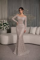 فستان سهرة فخم باللون البيج بتطريز فاخر