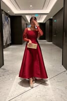 فستان سهرة باللون الاحمر