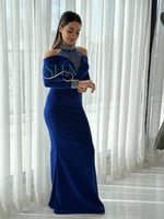 فستان أزرق طويل ناعم