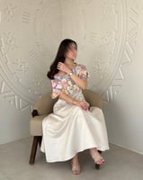 فستان جذاب مميز بالورود الملونة