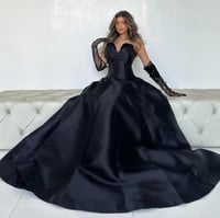 فستان نسائي فخم باللون الاسود