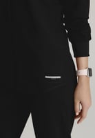 بلوزة سكراب Stability باللون الأسود من سكيتشرز