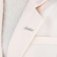 دبوس دكتور فضي