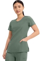 سكراب طبي نسائي Infinity باللون زيتي من شيروكي – ت...