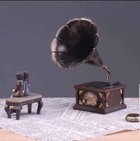 تحفة ديكورية بتصميم جرامافون