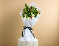 باقة ورد ليليوم وجوري أبيض