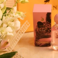 ورد مع عطر لافيرن