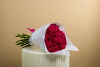 باقة عشق الجوري الأحمر