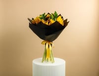 باقة ورد دوار الشمس المشرقة