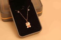 قلادة كيتي ذهبية أنيقة