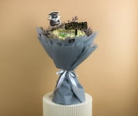 باقة الزهور البيضاء واللافندر