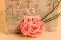 تنسيق ورد مع إسوارة ناعمة