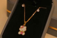 قلادة كيتي ذهبية أنيقة