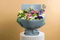 باقه ورد مكس ألوان الموف والأبيض والزهري والأخضر