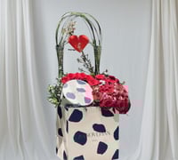 باقة الجوري الأحمر مع شوكولاتة هانوفيرين