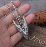 قلادة رمح غونغنير أسطورة لابرادور لمرايا السيارة