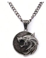 قلادة رأس ذئب بسلسلة معدنية