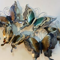 لوحة جدارية حديد فراشات ملونة