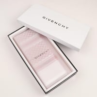 شماغ جيفنشي كلاسيك اصدار 2024