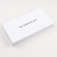 شماغ جيفنشي كلاسيك اصدار 2024