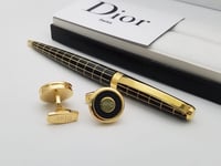 قلم وكبك ماركة ديور