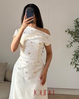 طقم ابيض اوف وايت بتطريز ناعم