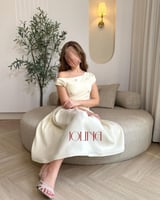 فستان سكري بتطريز ناعم