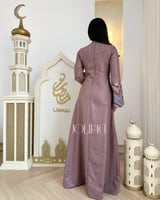 جلابية بنفسجية بتطريز رمضاني