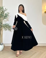 فستان مخملي أسود مع فيونكة بيضاء