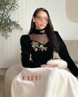 طقم اسود مطرز ذهبي بتنورة سكرية