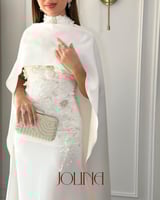 فستان أبيض طويل بتطريز فاخر