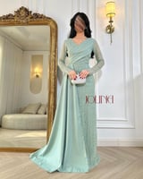 فستان سهرة أخضر فاتح بأكمام مطرزة