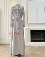 طقم مطرز رمادي باكمام