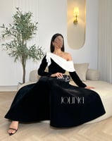 فستان مخملي أسود مع فيونكة بيضاء