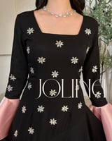 فستان اسود باكمام بنكية