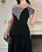 فستان أسود ميدي كاروهات