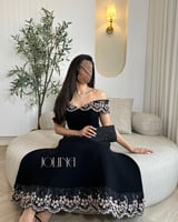 فستان أسود ميدي بتطريز ورد ناعم