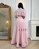 فستان وردي مطرز