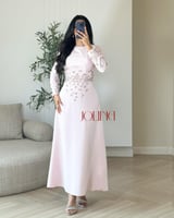 فستان وردي قطعتين باكمام طويلة بتطريز كرستال و ترت...