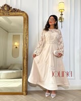 طقم بيج مطرز دانتيل بأكمام واسعة