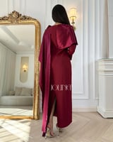 فستان عنابي طويل مع كاب مطرز كريستال