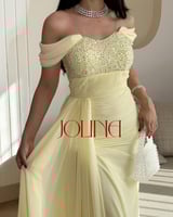 فستان اصفر فاتح