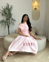 طقم وردي مطرز